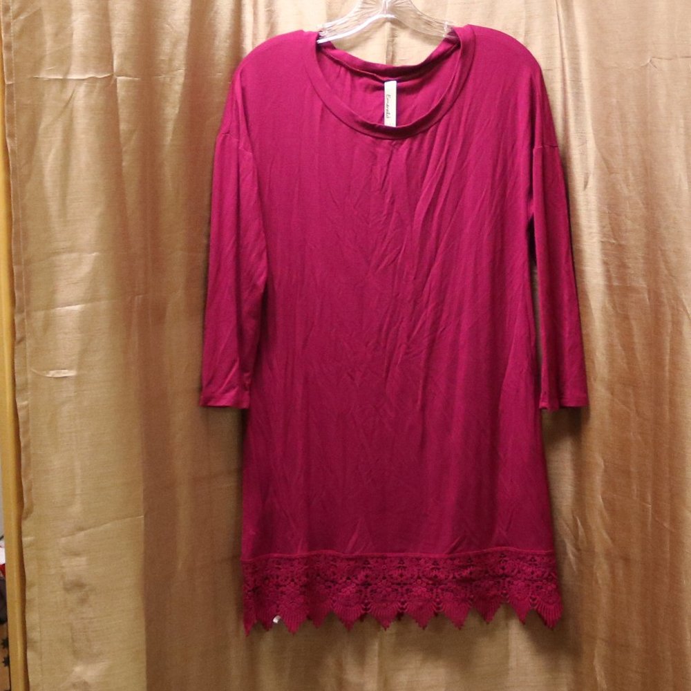 Emerald   Lace Hemmed Top